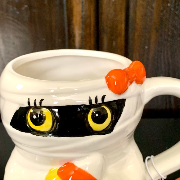 Mummy Girl Holding Candy Corn Ceramic Halloween Mug - Picture 3 of 14